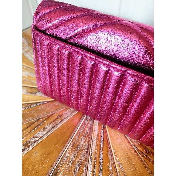 NWT Victoria’s Secret Fuchsia Wallet / Wristlet - Picture 5 of 14